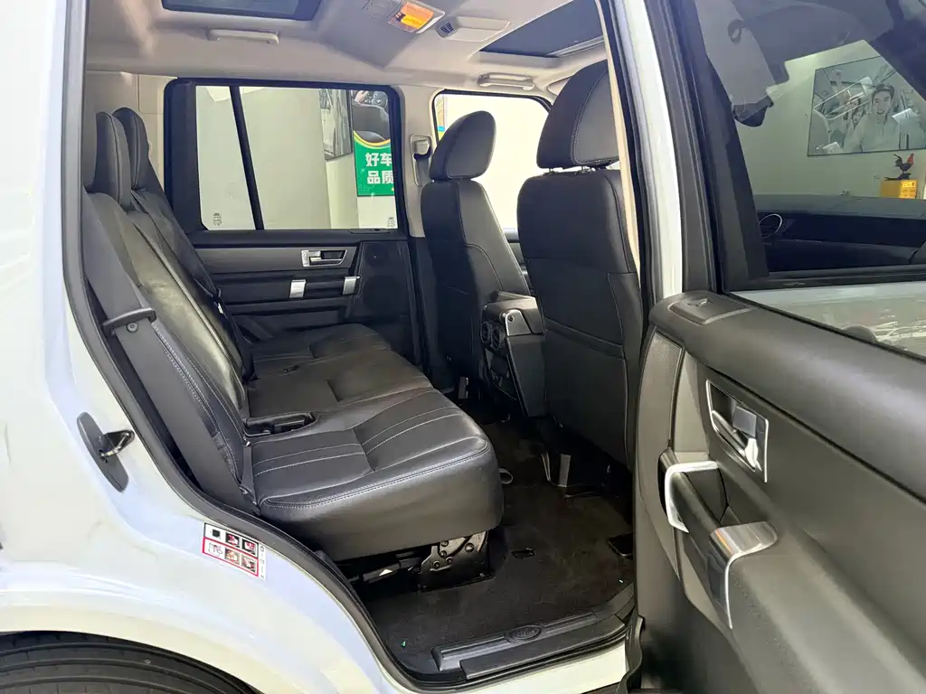 Land Rover Discovery 2016 — фото 11