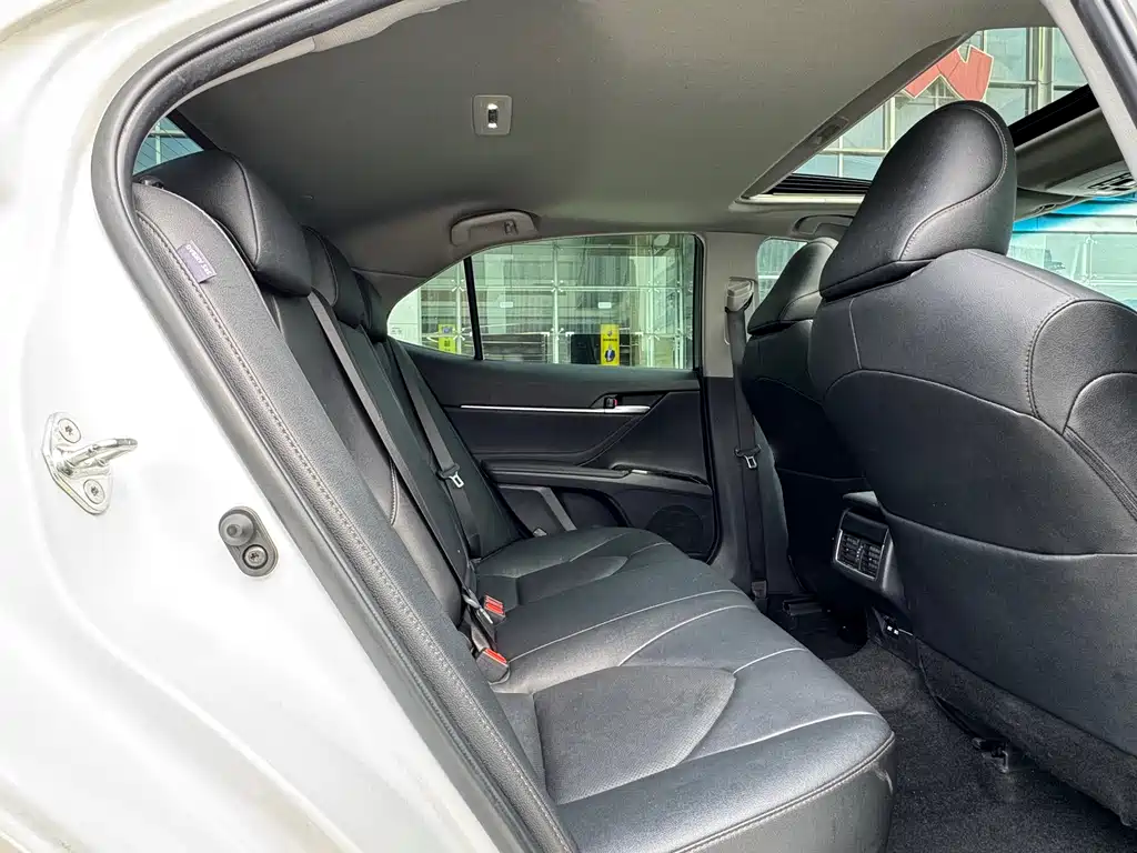 Toyota Camry 2022 — фото 15