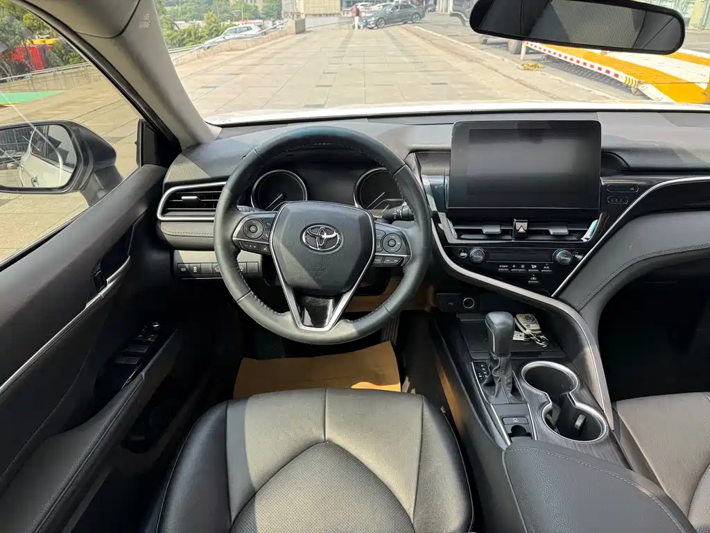 Toyota Camry 2022 — фото 18
