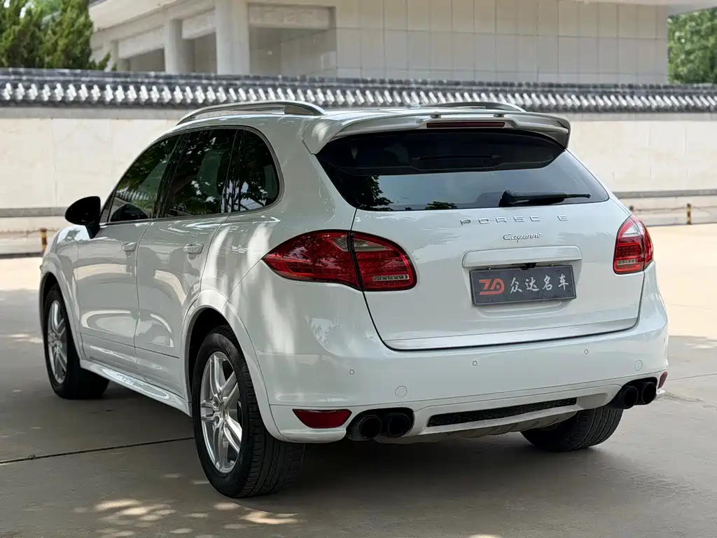 Porsche Cayenne 2015 — фото 16