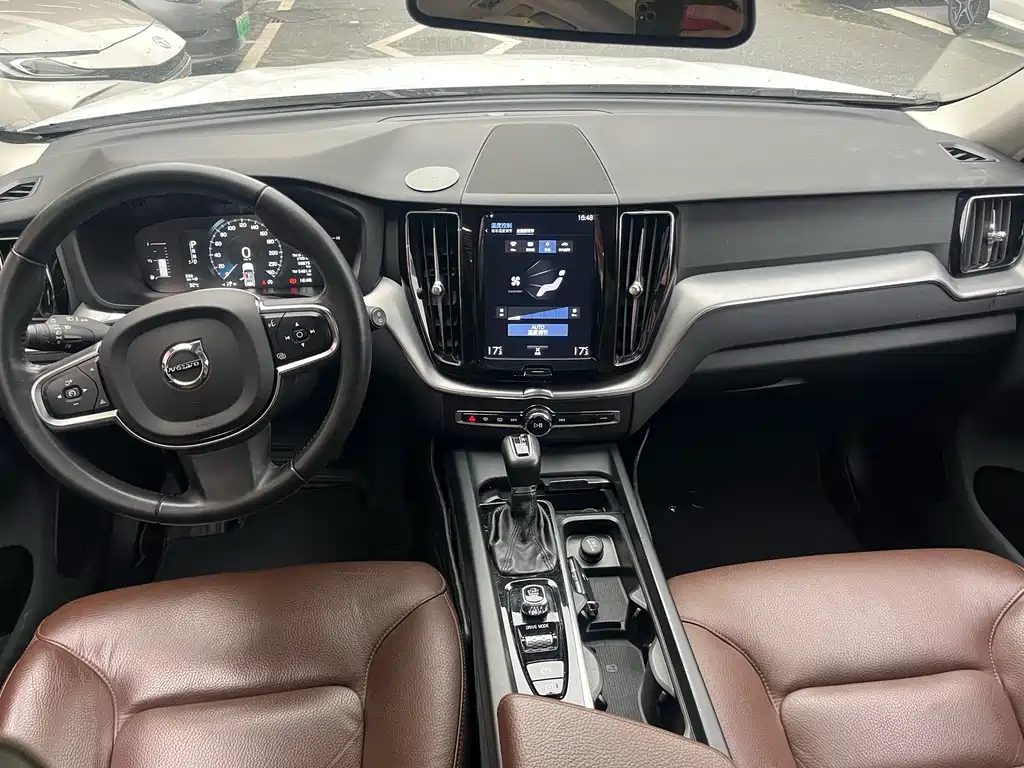 Volvo XC60 2020 — фото 6