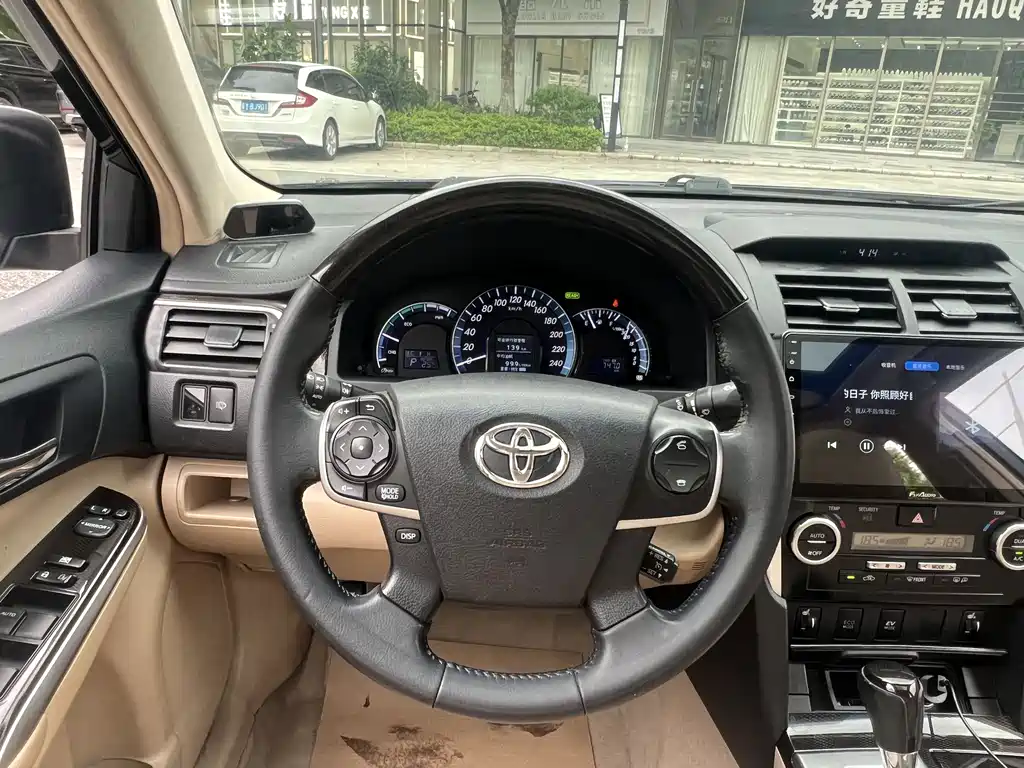 Toyota Camry 2014 — фото 14