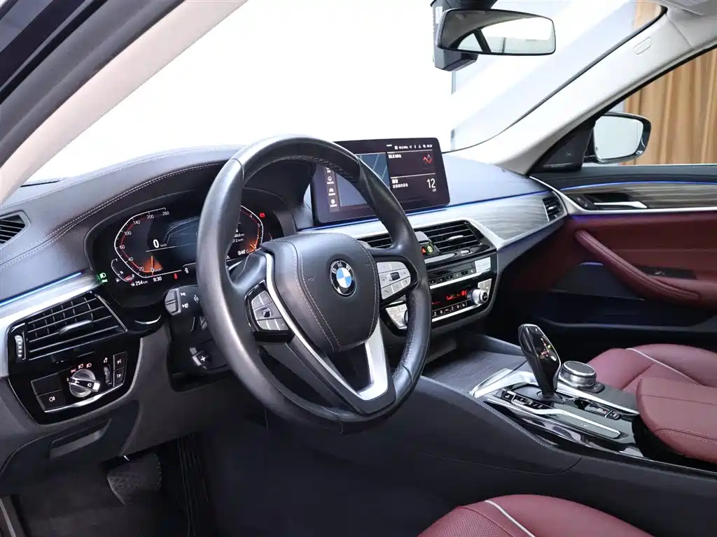 BMW 5 Series 2022 — фото 11