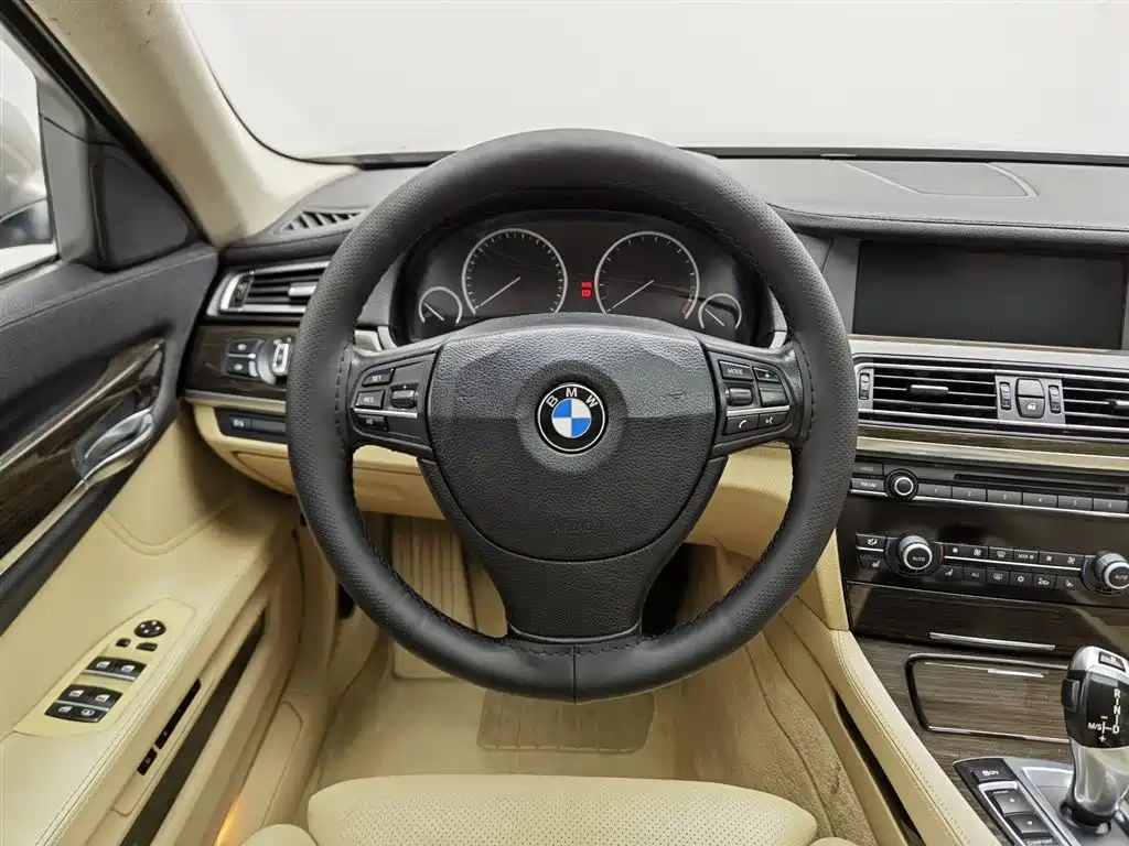 BMW 7 Series 2009 — фото 11