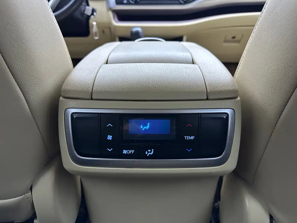 Toyota Highlander 2017 — фото 16