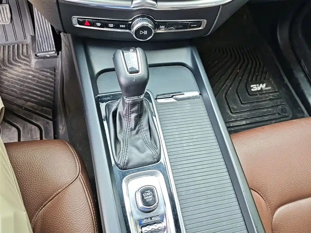 Volvo XC60 2021 — фото 14