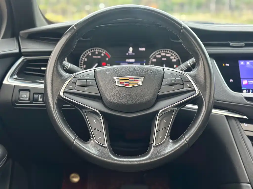 Cadillac XT5 2022 — фото 6