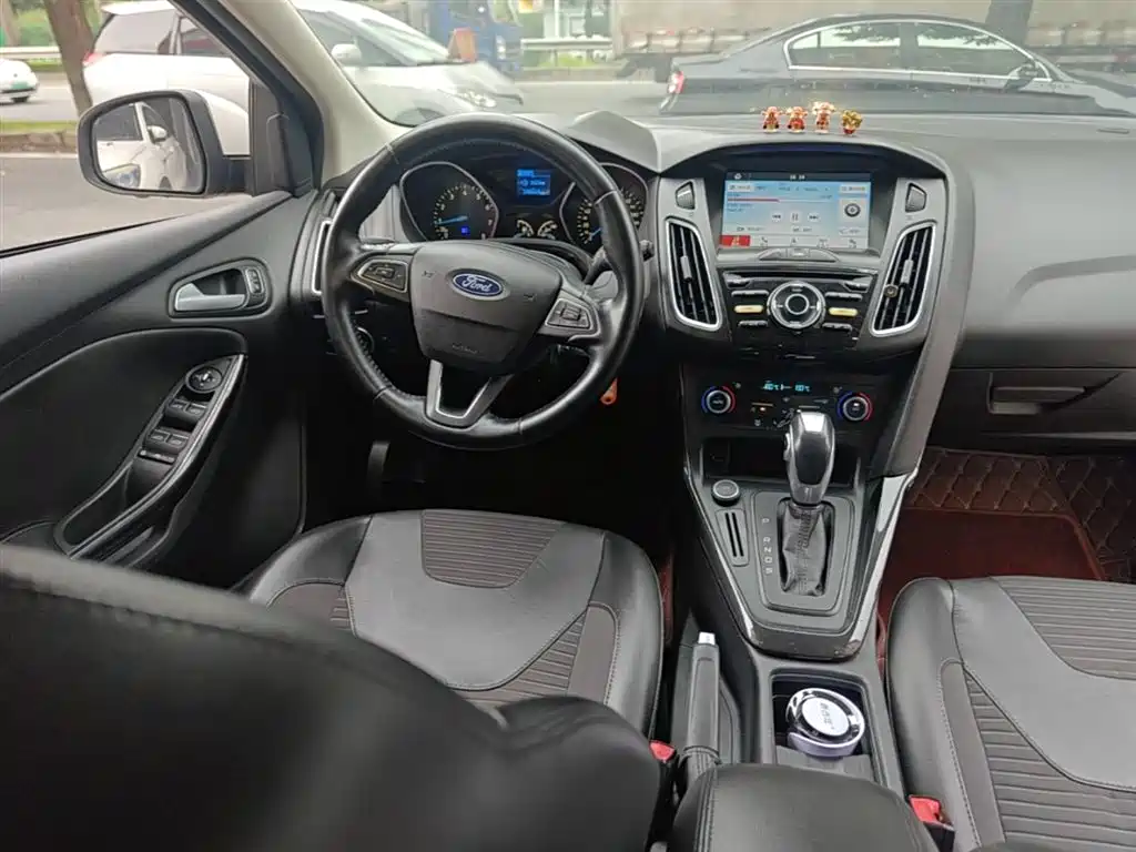 Ford Focus 2018 — фото 11