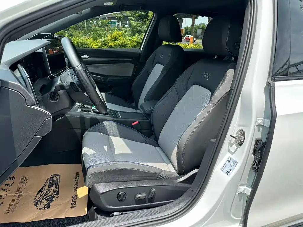 Volkswagen Golf 2024