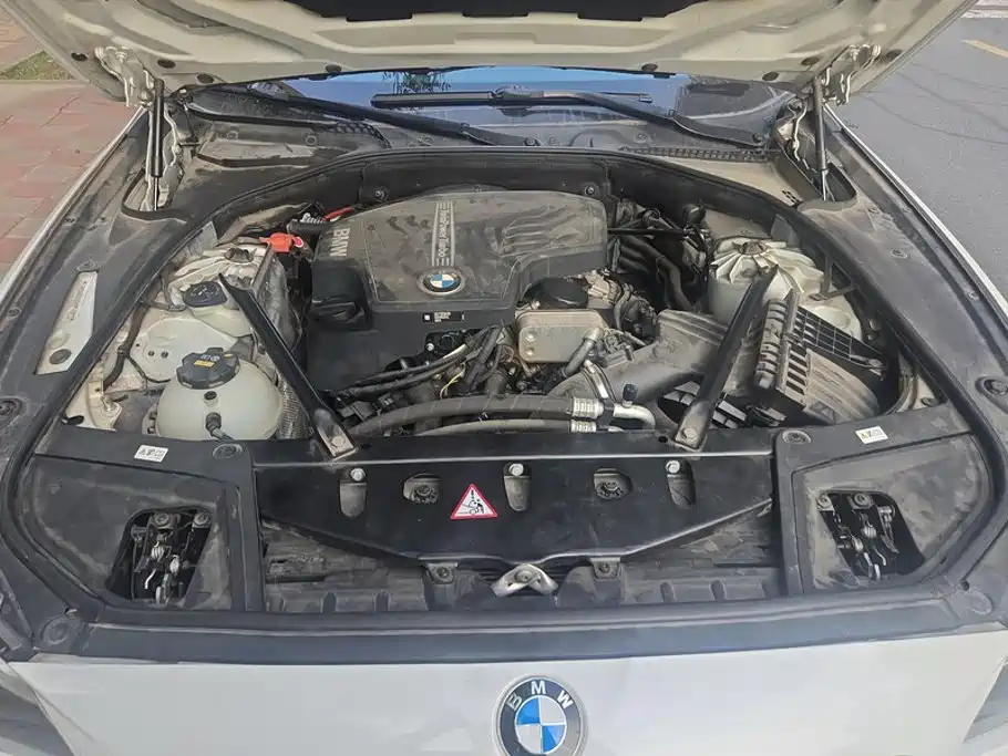 BMW 5 Series 2016 — фото 10