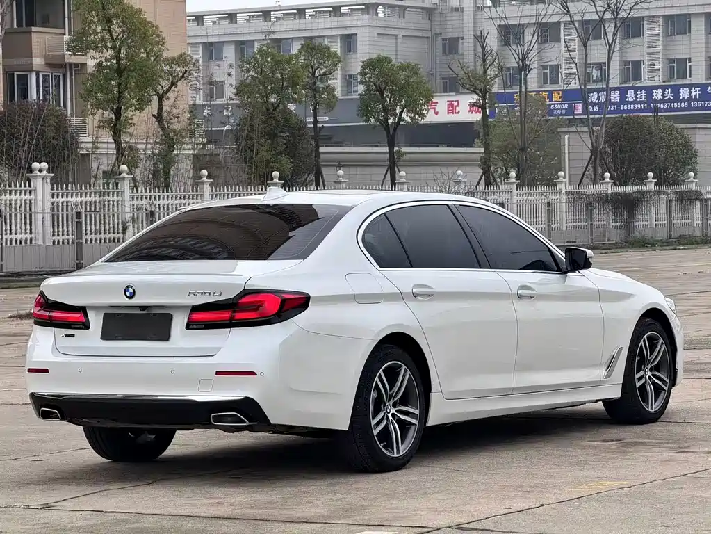 BMW 5 Series 2022 — фото 6