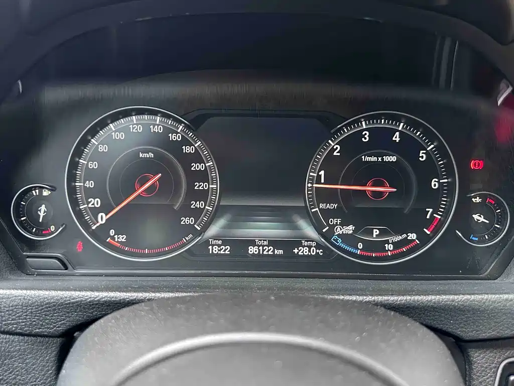 BMW 3 Series 2018 — фото 12