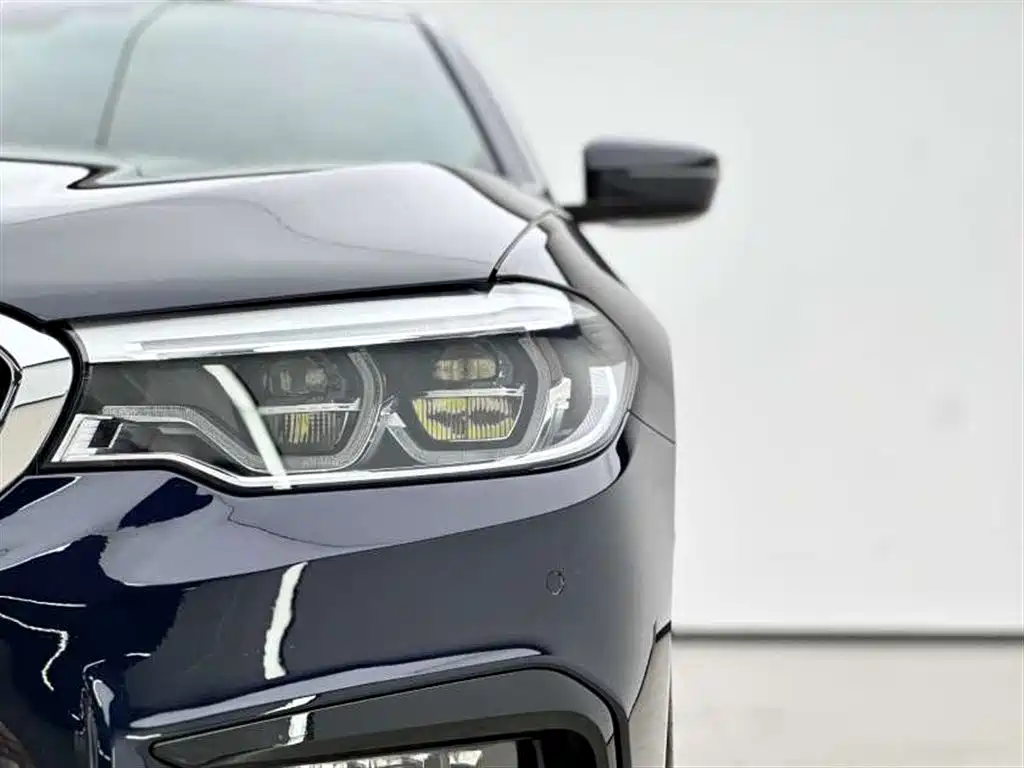 BMW 5 Series 2019 — фото 17