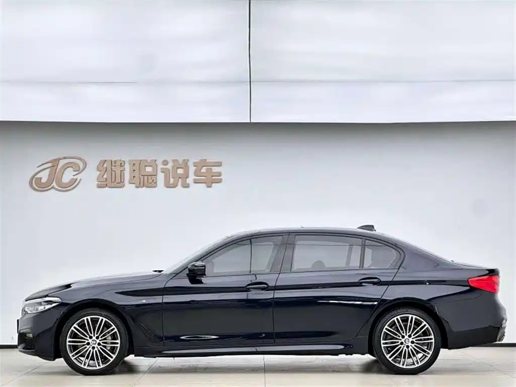 BMW 5 Series 2019 — фото 3