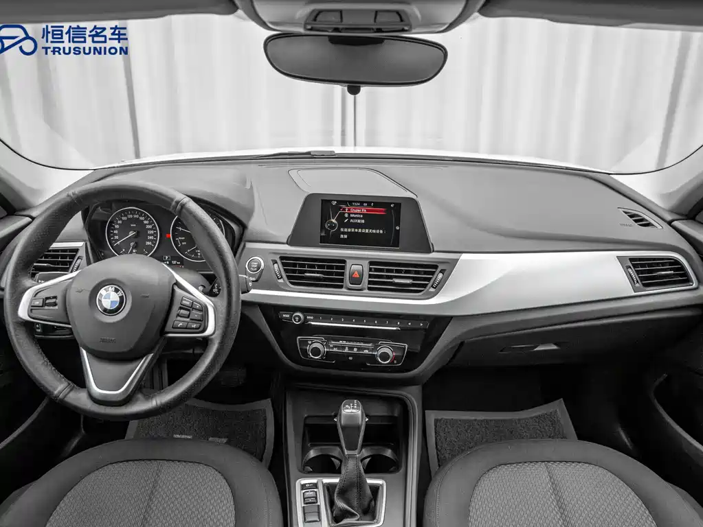 BMW 1 Series 2017 — фото 12