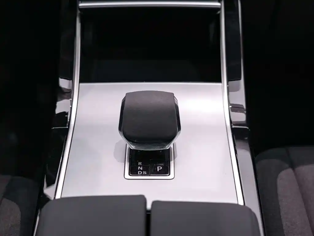 Land Rover Velar 2024 — фото 18