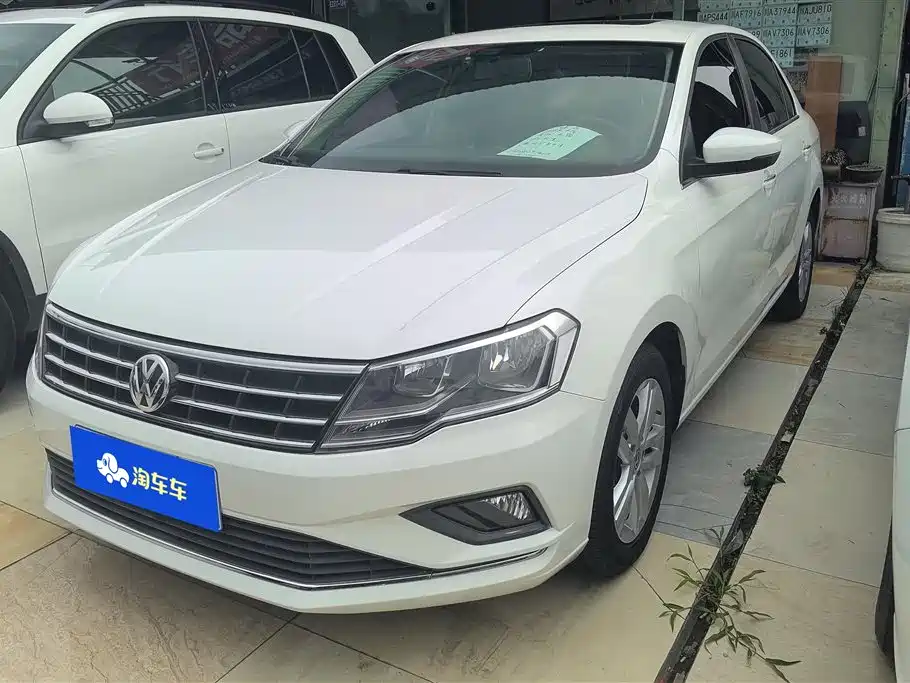 Volkswagen Jetta 2018 — фото 1