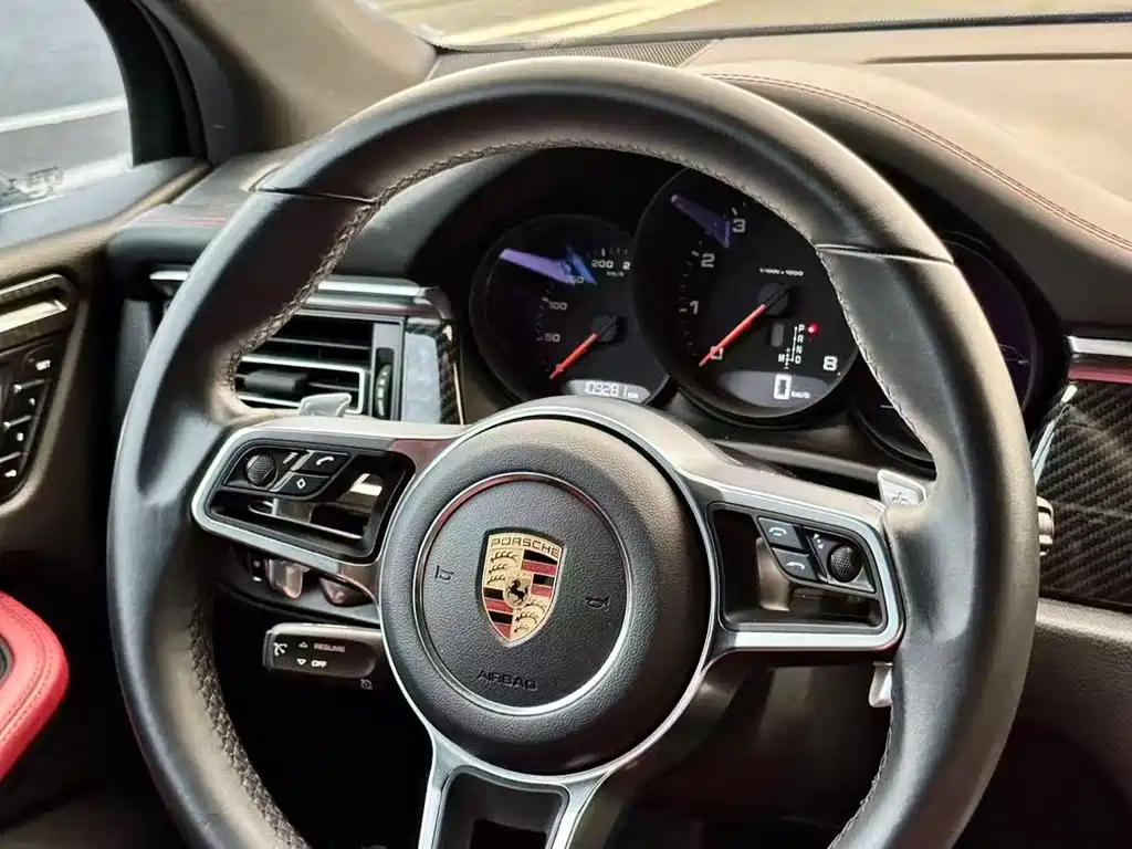 Porsche Macan 2019 — фото 10