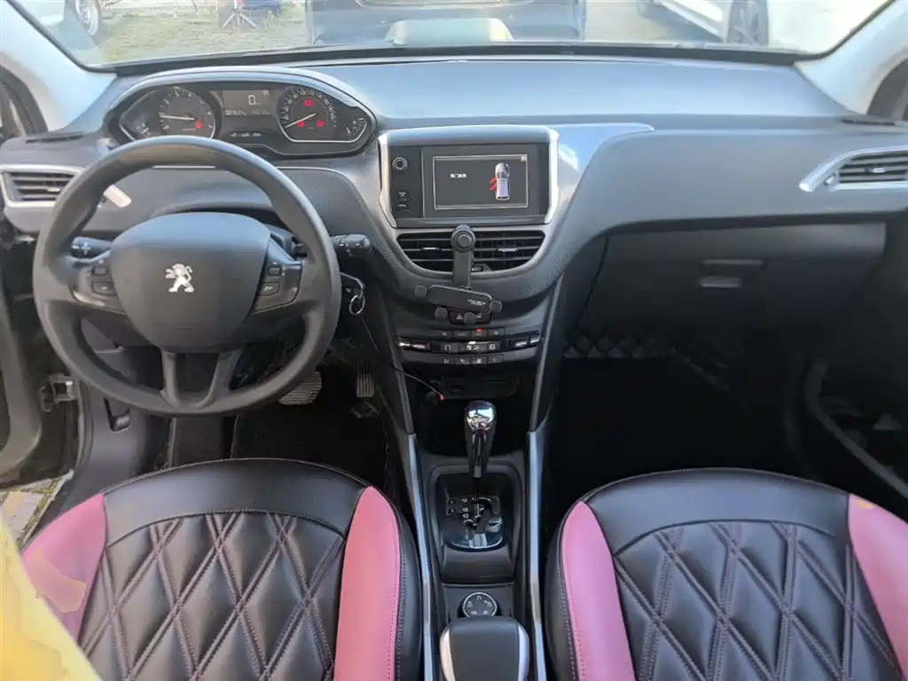 Peugeot 2008 2016 — фото 10