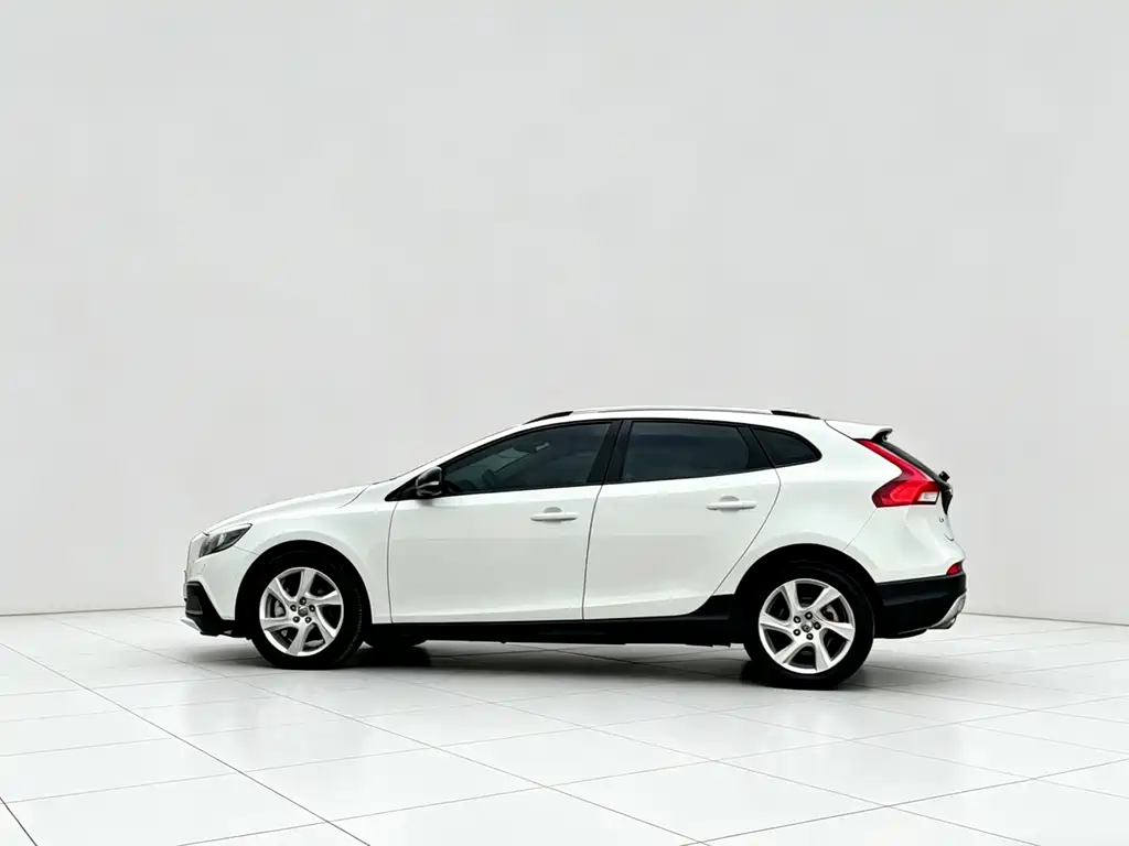 Volvo V40 2016 — фото 10
