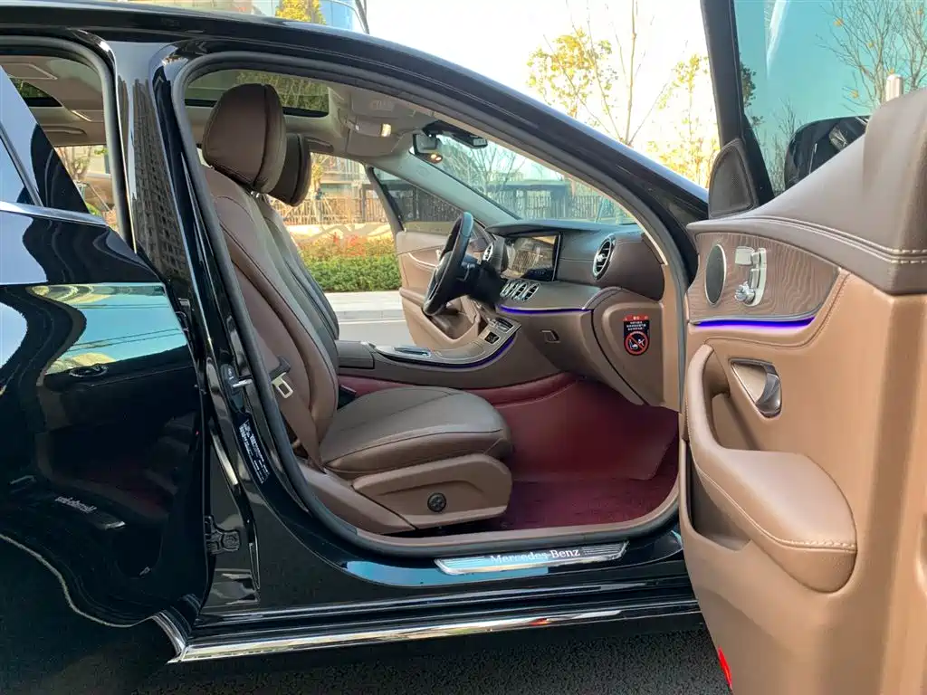 Mercedes-Benz E-Class 2023 — фото 13