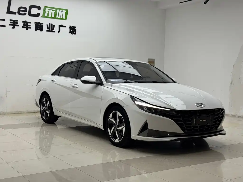 Hyundai Elantra 2022 — фото 3