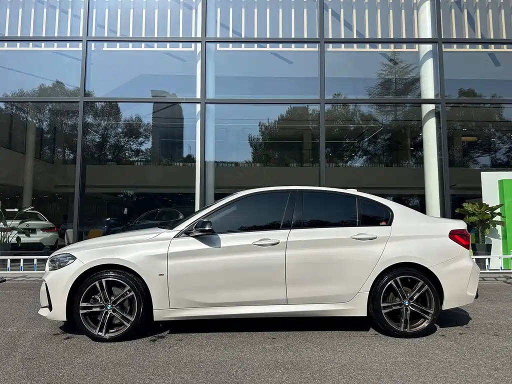 BMW 1 Series 2021