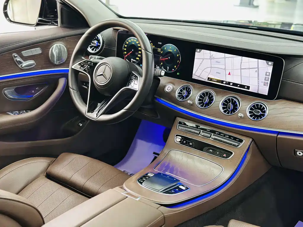 Mercedes-Benz E-Class 2022 — фото 13