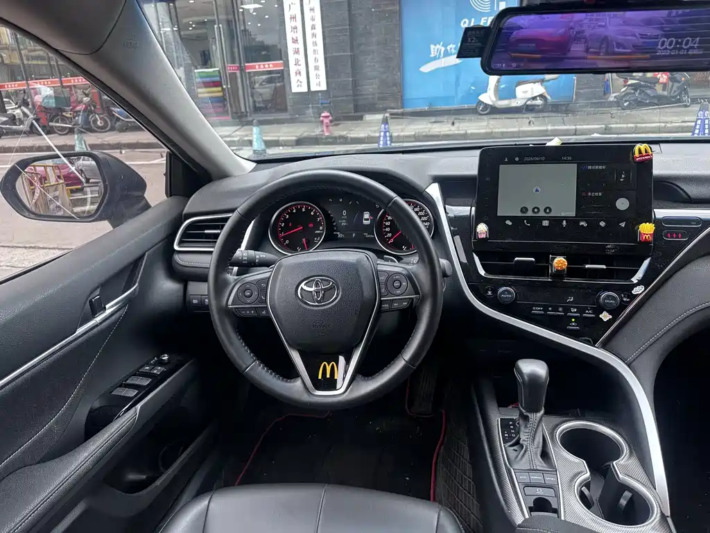 Toyota Camry 2023 — фото 12