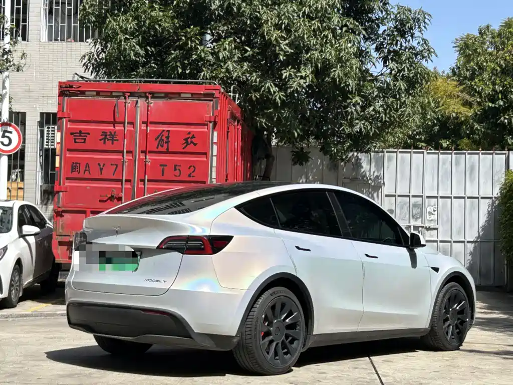 Tesla Model Y 2022 — фото 5