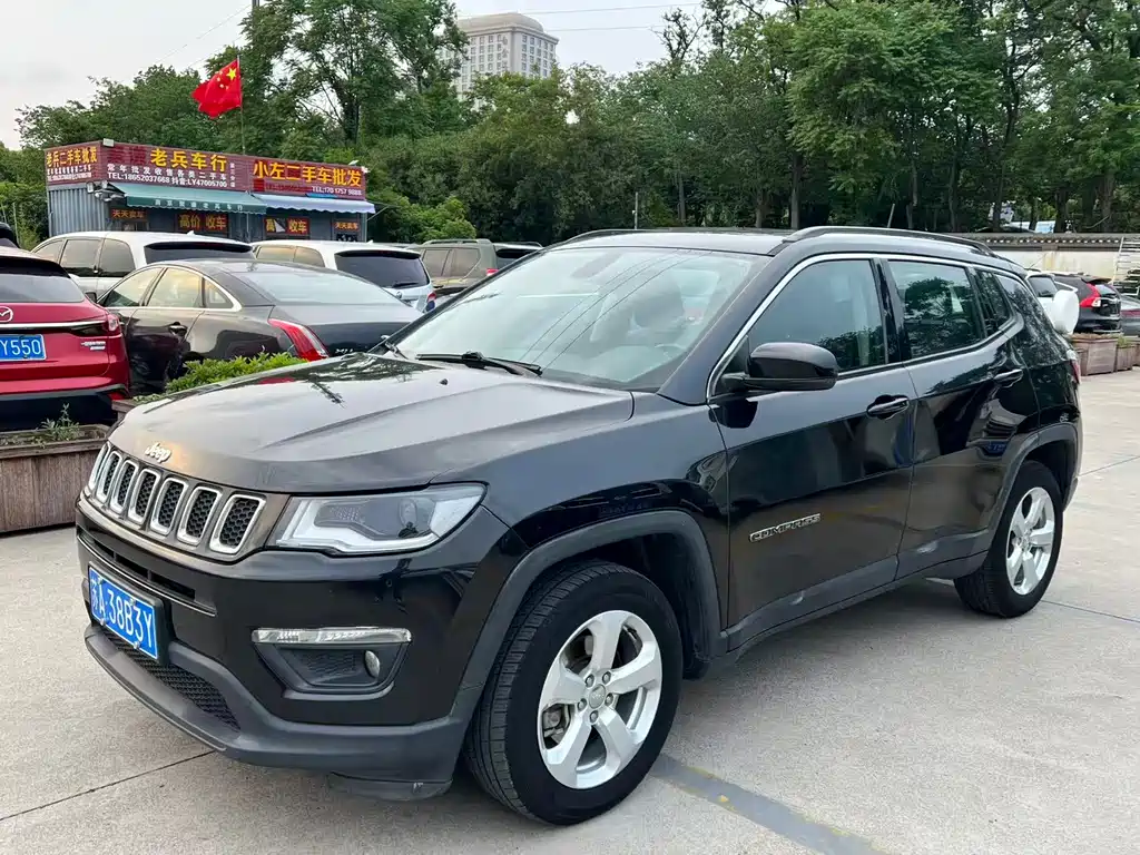 Jeep Compass 2018 — фото 1