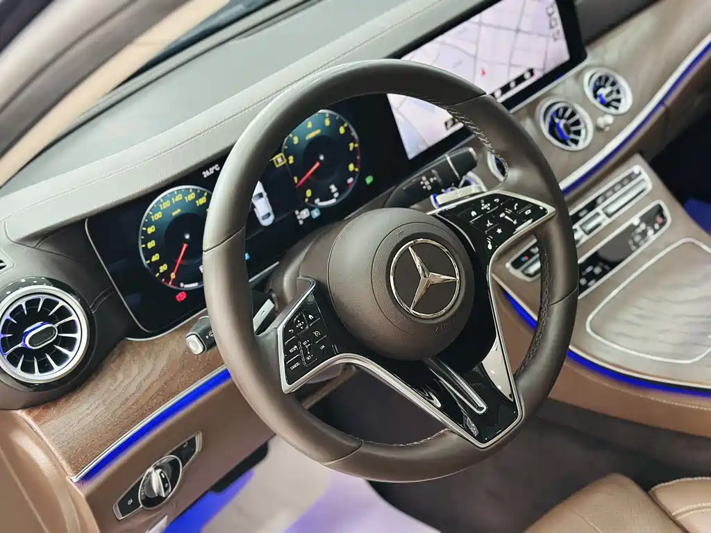 Mercedes-Benz E-Class 2022 — фото 12