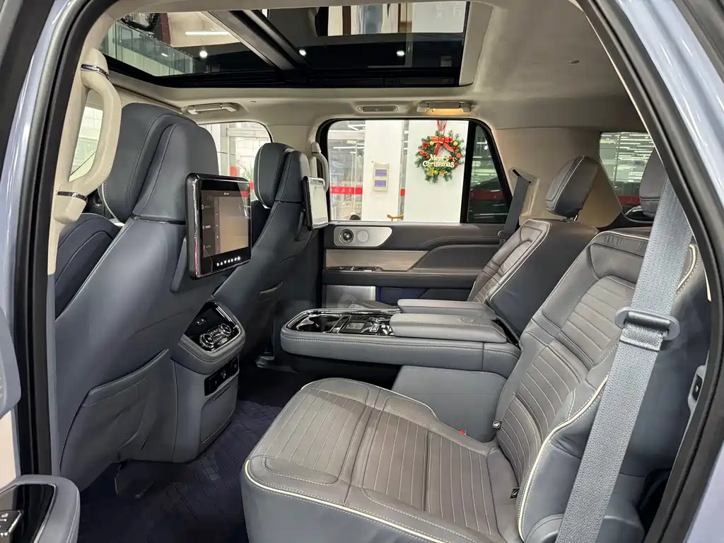 Lincoln Navigator 2022 — фото 16