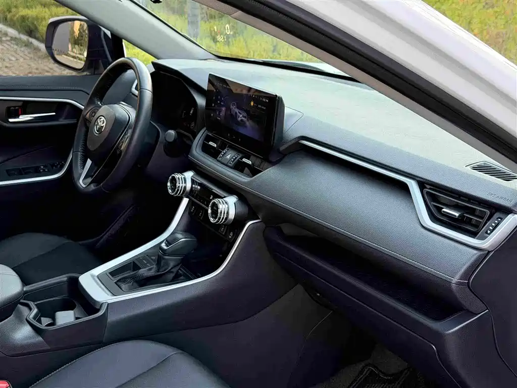 Toyota RAV4 2023 — фото 12