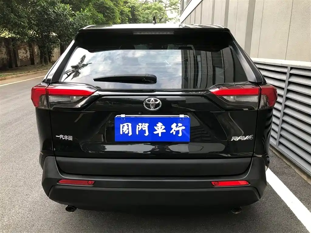 Toyota RAV4 2020 — фото 13