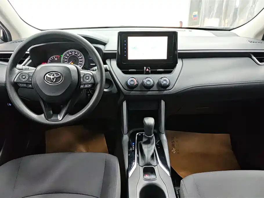 Toyota Corolla Cross 2022 — фото 12