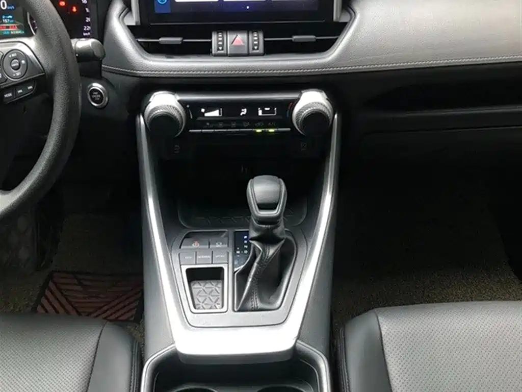 Toyota RAV4 2020 — фото 10