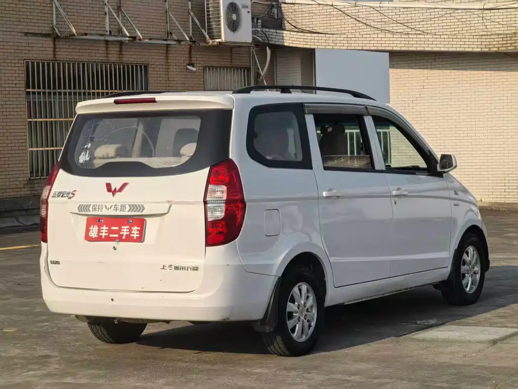 Wuling Hongguang 2015 — фото 14