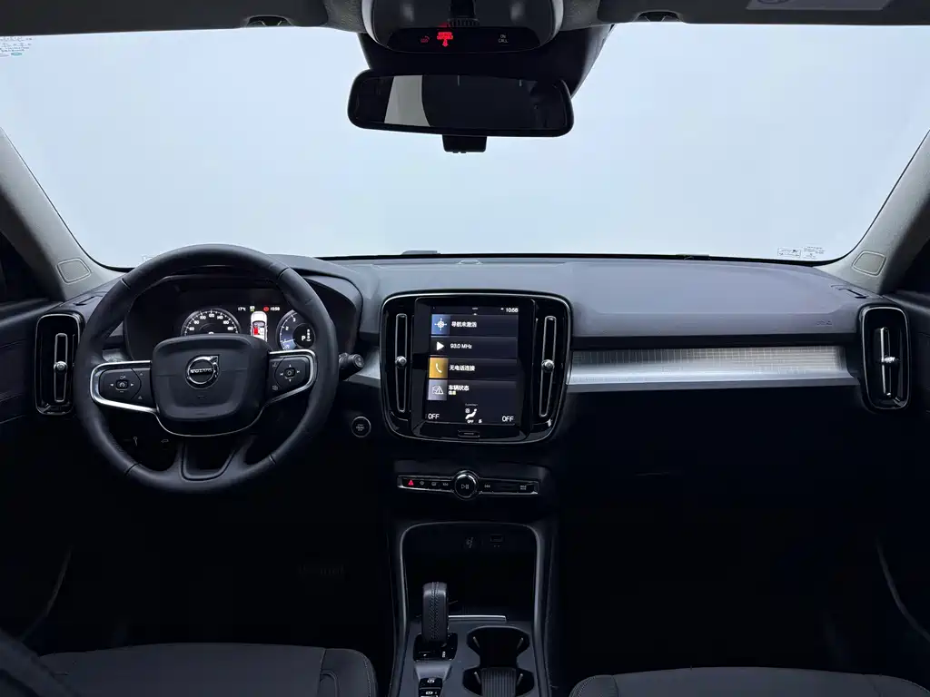 Volvo XC40 2021 — фото 11