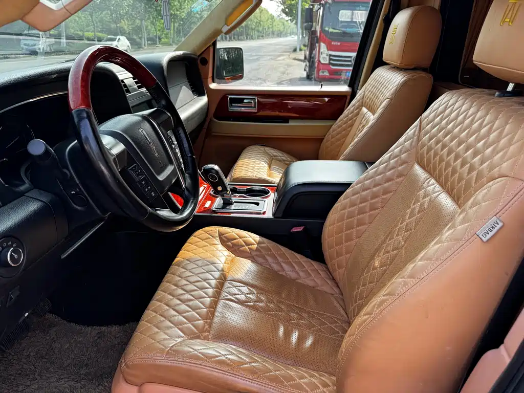 Lincoln Navigator 2018 — фото 16