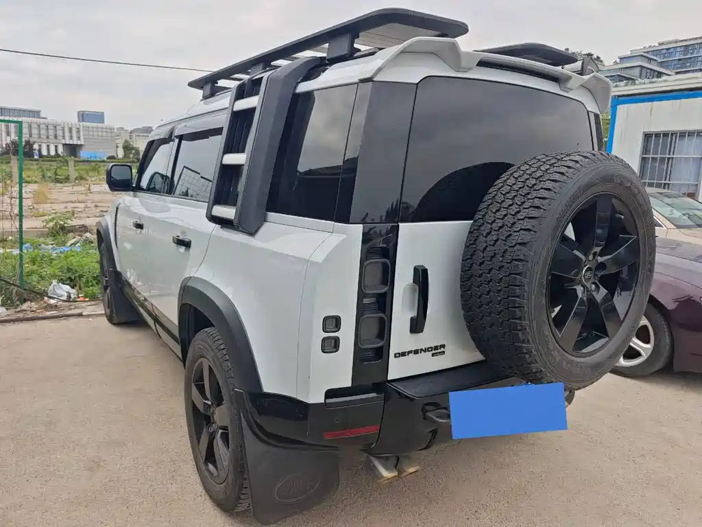 Land Rover Defender 2021 — фото 18