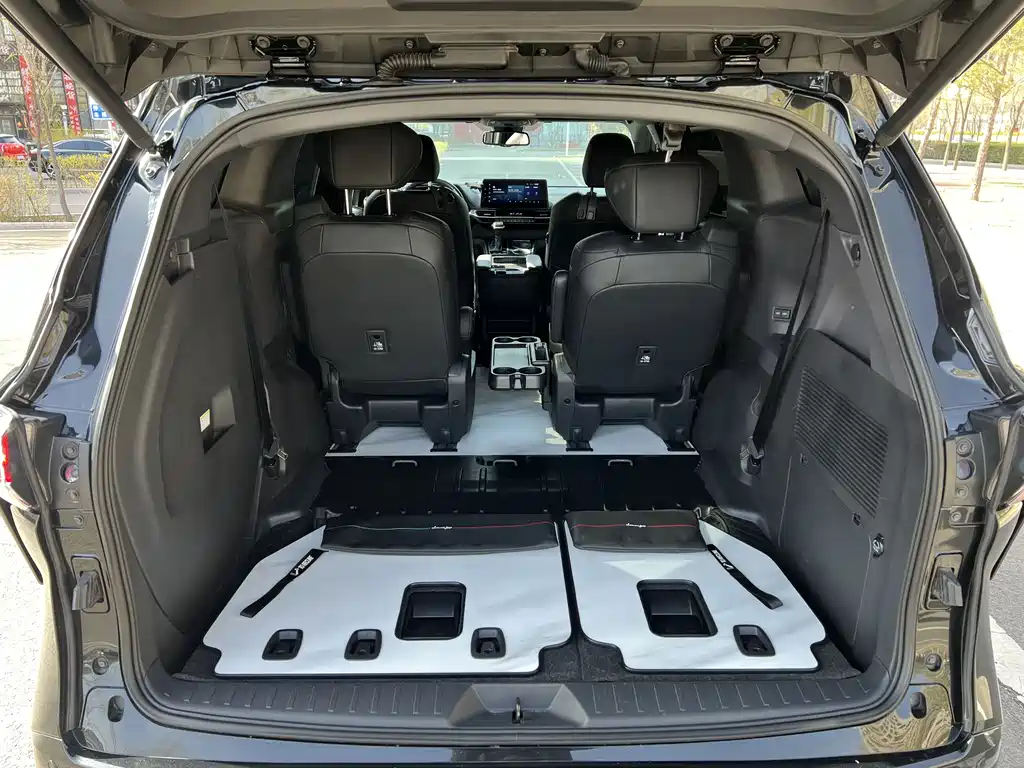 Toyota Sienna 2022 — фото 11