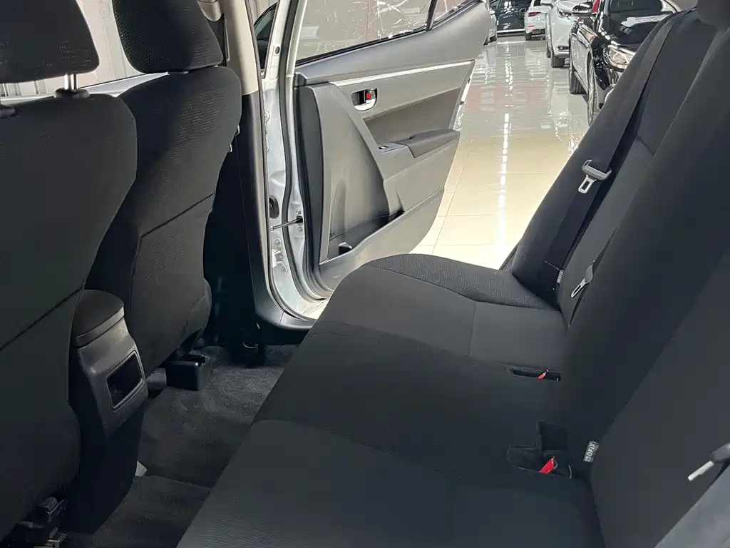 Toyota Corolla 2018 — фото 10