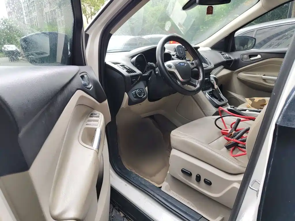 Ford Kuga 2014 — фото 14