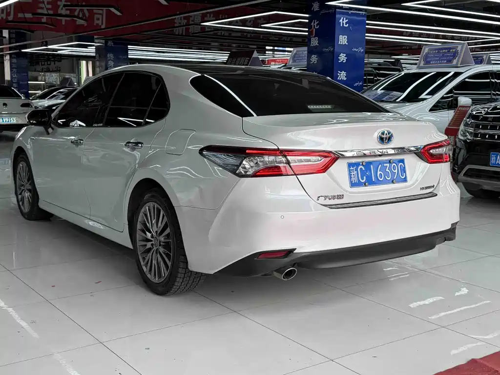Toyota Camry 2020 — фото 7