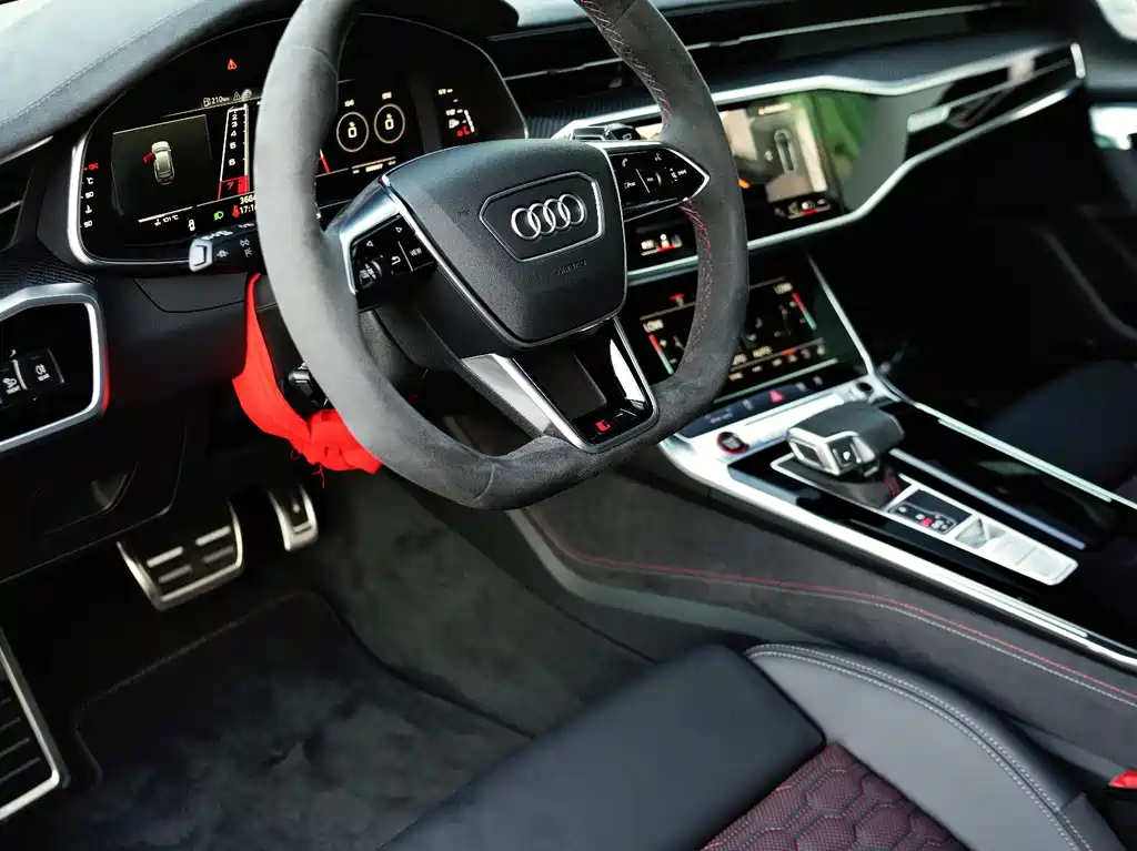 Audi RS 6 2025 — фото 9