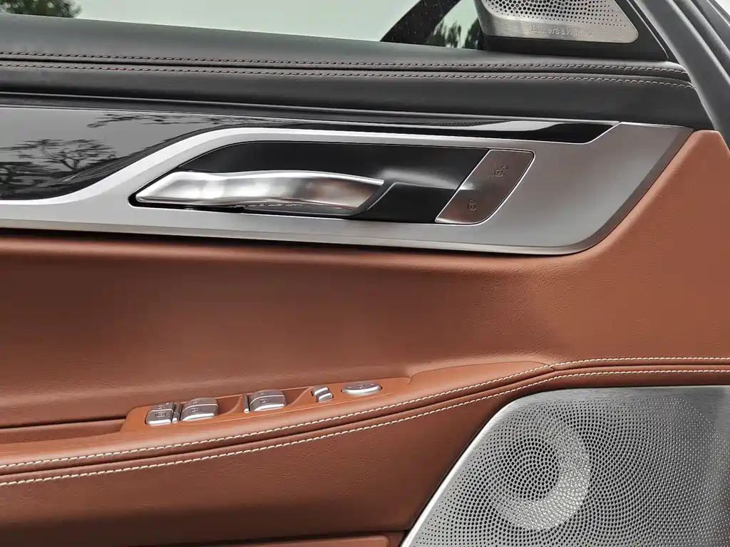 BMW 7 Series 2017 — фото 14