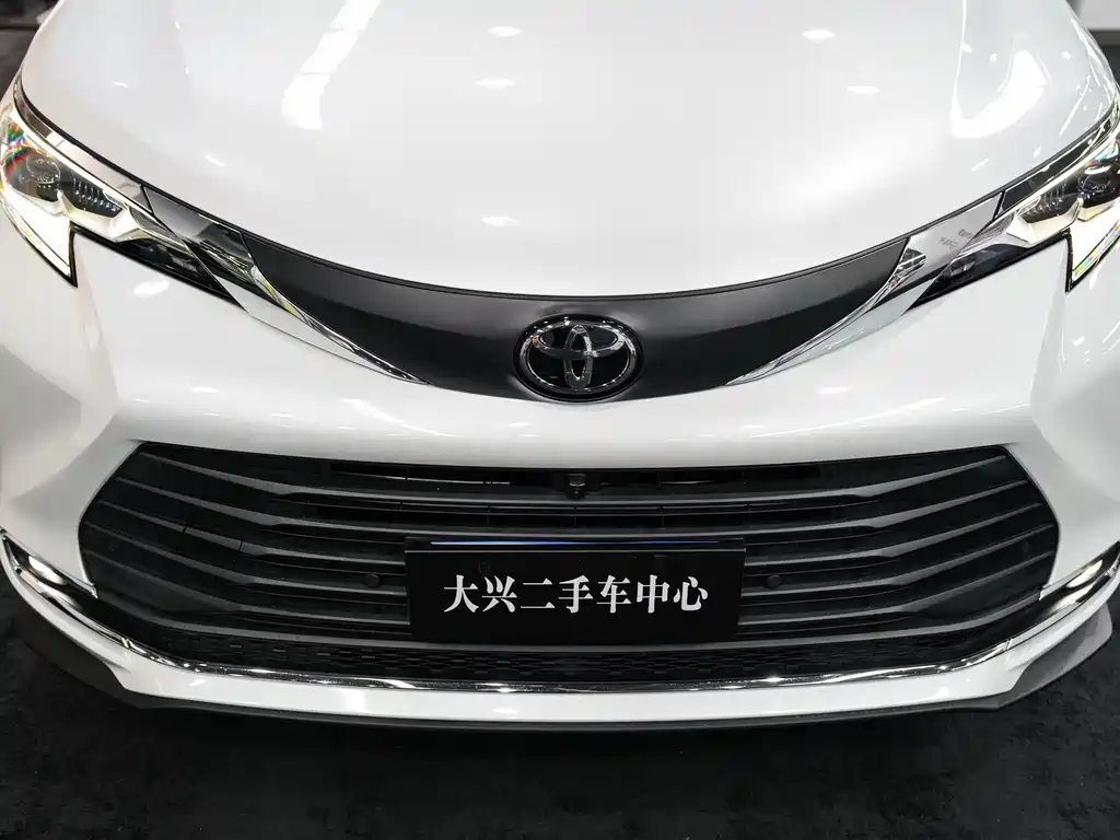 Toyota Sienna 2025 — фото 2