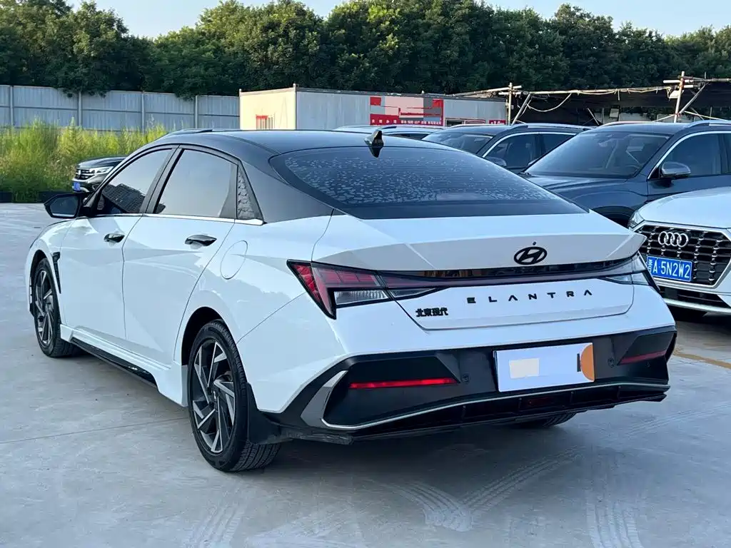 Hyundai Elantra 2023