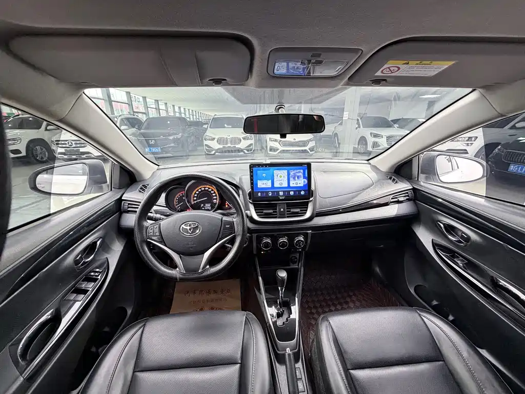 Toyota Yaris L 2022 — фото 9